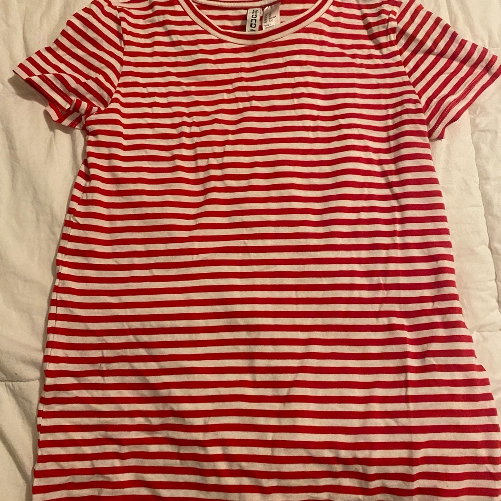 H&M stripped red and white shirt